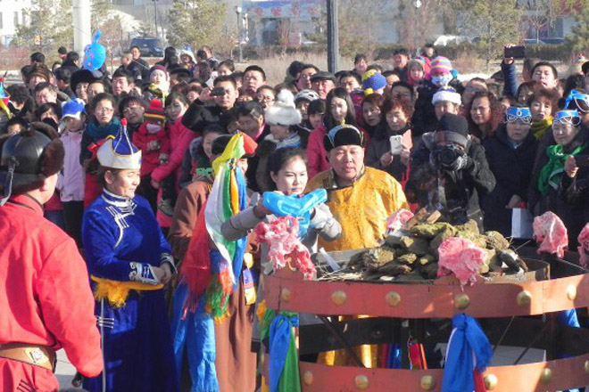 乌拉特蒙古人集体祭火仪式      