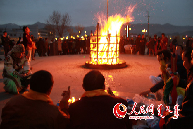 蒙古族祭火习俗     